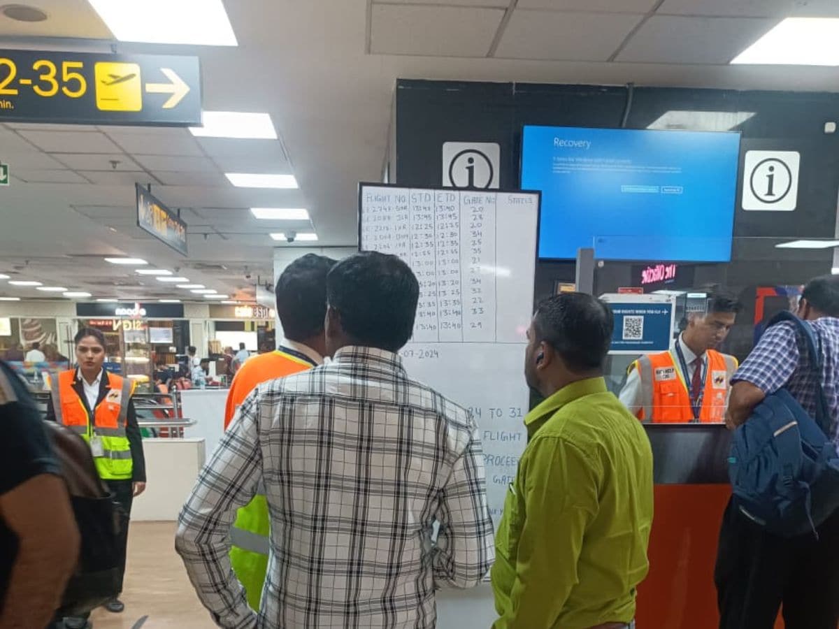 Airlines service Outage, Flight outage, Microsoft outage, Crowd Strike, Windowns Crowd Strike, Microsoft Crowd Strike, Microsoft cloud outage, Flight Services in India , Airlines service in India, माइक्रोसॉफ्ट का सर्वर ठप, एयरलाइन सेवा बाधित, फ्लाइट उड़ान में बाधा