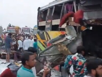 Unnao Accident: टैंकर को बीच से चीरती हुई निकली बस, वीडियो आया सामने, कितना  खतरनाक था हादसा - News18 हिंदी