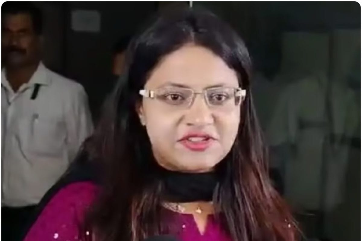 IAS Puja Khedkar: आईएएस पूजा खेडकर की ट्रेनिंग रद्द एकेडमी वापस बुलाई गईं