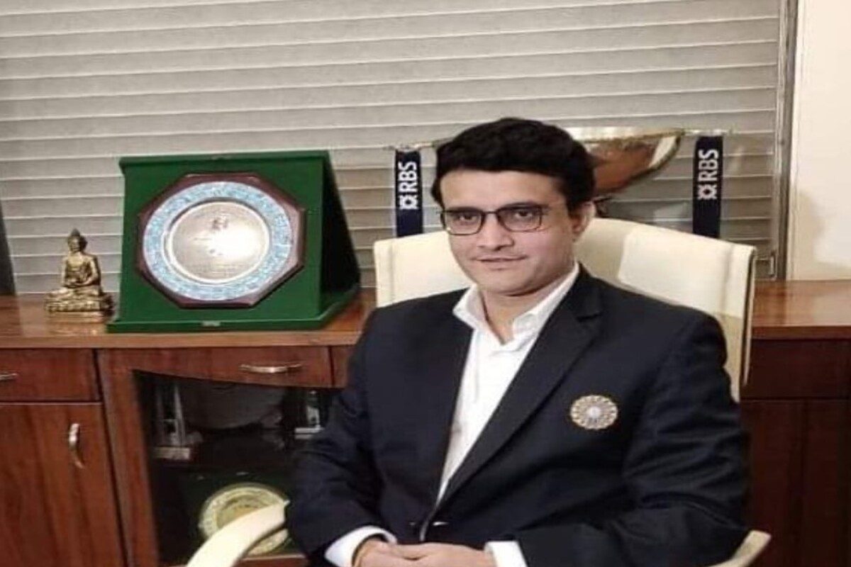 बाएं हाथ से बैटिंग की और दाएं हाथ से बॉलिंग, 4 ने डेब्‍यू टेस्‍ट में जड़ा शतक