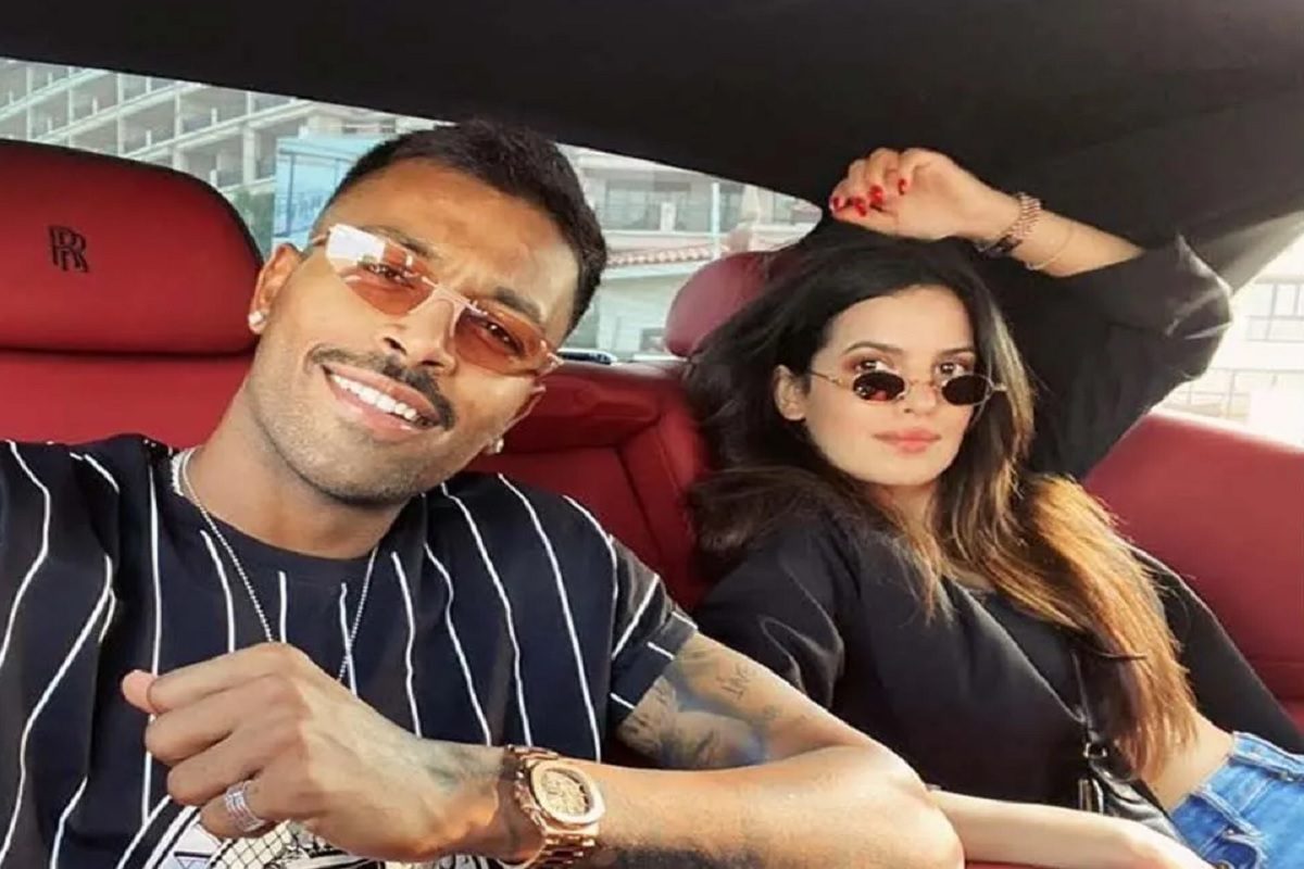 हार्दिक की नेटवर्थ करोड़ों में, लैम्‍बर्गिनी, मर्सिडीज जैसी कारों के मालिक