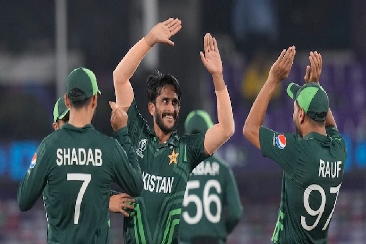 भारत के पाकिस्तान नहीं जाने पर तेज गेंदबाज ने उगला जहर, कहा- नहीं आना है तो...