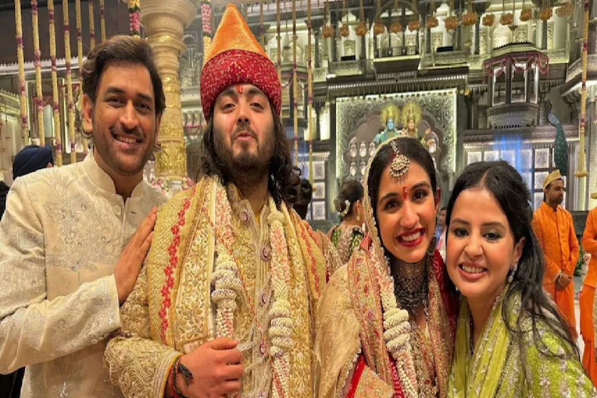 महेंद्र सिंह धोनी ने अनंत-राधिका के लिए निकाला टाइम, फोटो पोस्ट कर दी बधाई
