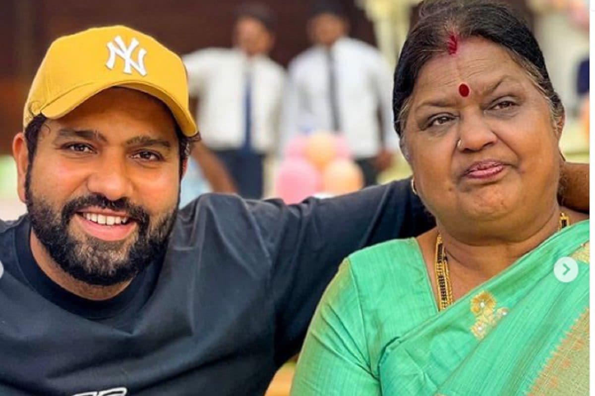 डॉक्टर का अपाइंटमेंट छोड़ टीम इंडिया को देखने पहुंची रोहित शर्मा की मां