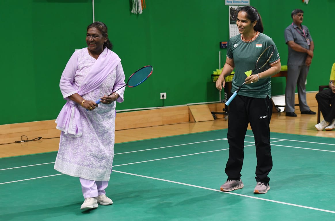 Photos: जब बैडमिंटन कोर्ट में हुआ राष्ट्रपति का साइना नेहवाल से मुकाबला, जानें क्या रहा मैच का नतीजा – News18 हिंदी