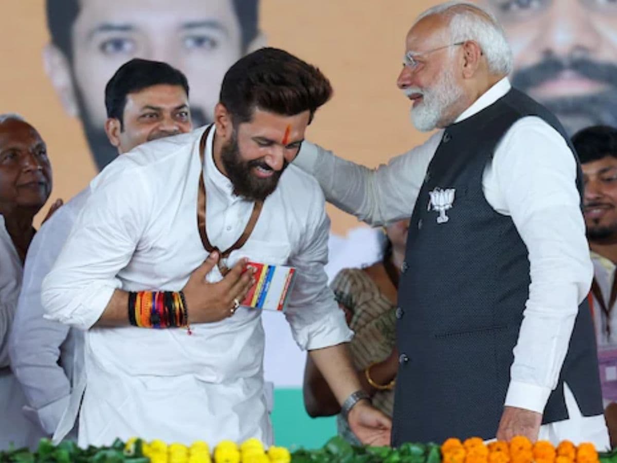 Why chirag paswan supports Bharat bandh.खुद को मोदी का हनुमान बताने वाले चिराग कौन सा दांव चल रहे है ये समझ में नहीं आ रहा है. वे लगातार अपनी ही सरकार के विरोध में कुछ न कुछ बोल रहे हैं. उन्होंने भारत बंद का समर्थन भी किया है.