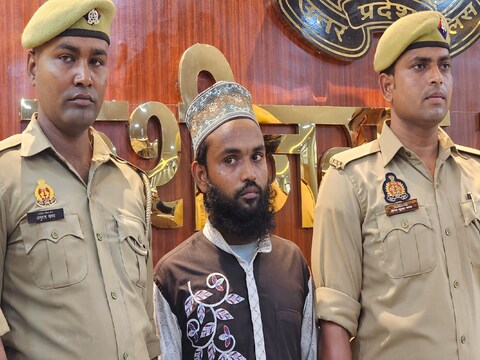 
कुशीनगर में किशोरी को भगाकर पश्चिम बंगाल ले गया मौलाना, धर्म परिवर्तन करवाया, गिरफ्तार 
 