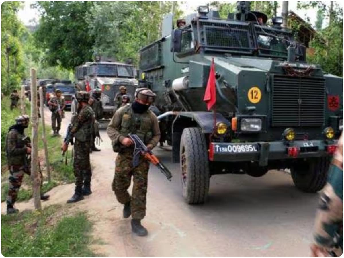 उधमपुर में गश्त कर रहे CRPF दस्ते पर आतंकवादी हमला, एक इंस्पेक्टर शहीद, मौके से भागे दहशतगर्द - News18 हिंदी