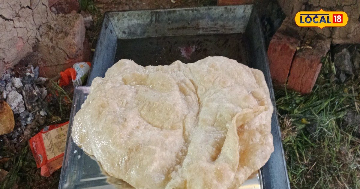 unique puri amazing taste way of eating Ballia Be it Mundan Sanskar or ...