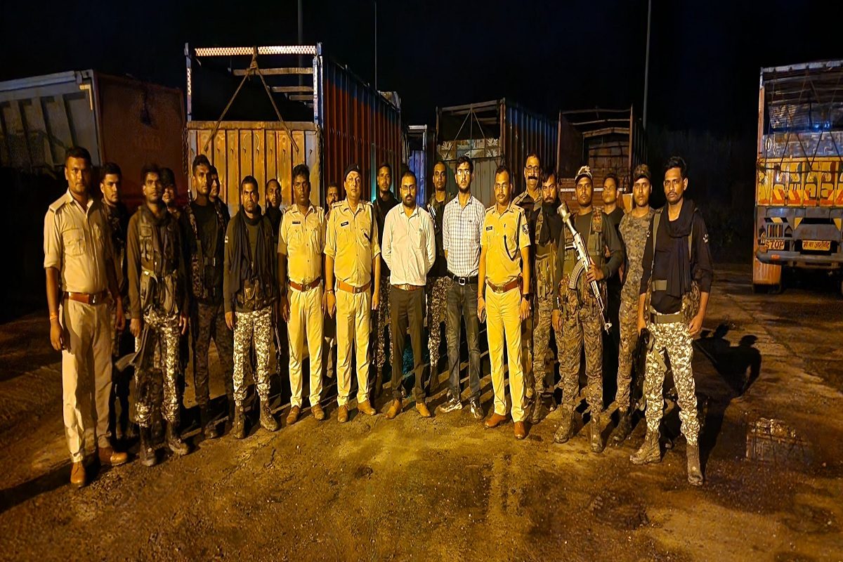 6 ट्रकों में भरी थी यह खास चीज, अंदर झांकते ही पुलिस के भी उड़े होश! 5 अरेस्ट