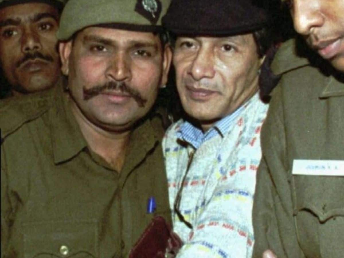 charles sobhraj netflix, charles sobhraj documentary, charles sobhraj first wife, charles sobhraj serial killer, charles sobhraj timeline, charles sobhraj kiran bedi, bikini killer charles sobhraj, why women loved charles sobhraj, चार्ल्स शोभराज कौन है, चार्ल्स शोभराज बिकीनी किलर, सीरियल किलर चार्ल्स शोभराज