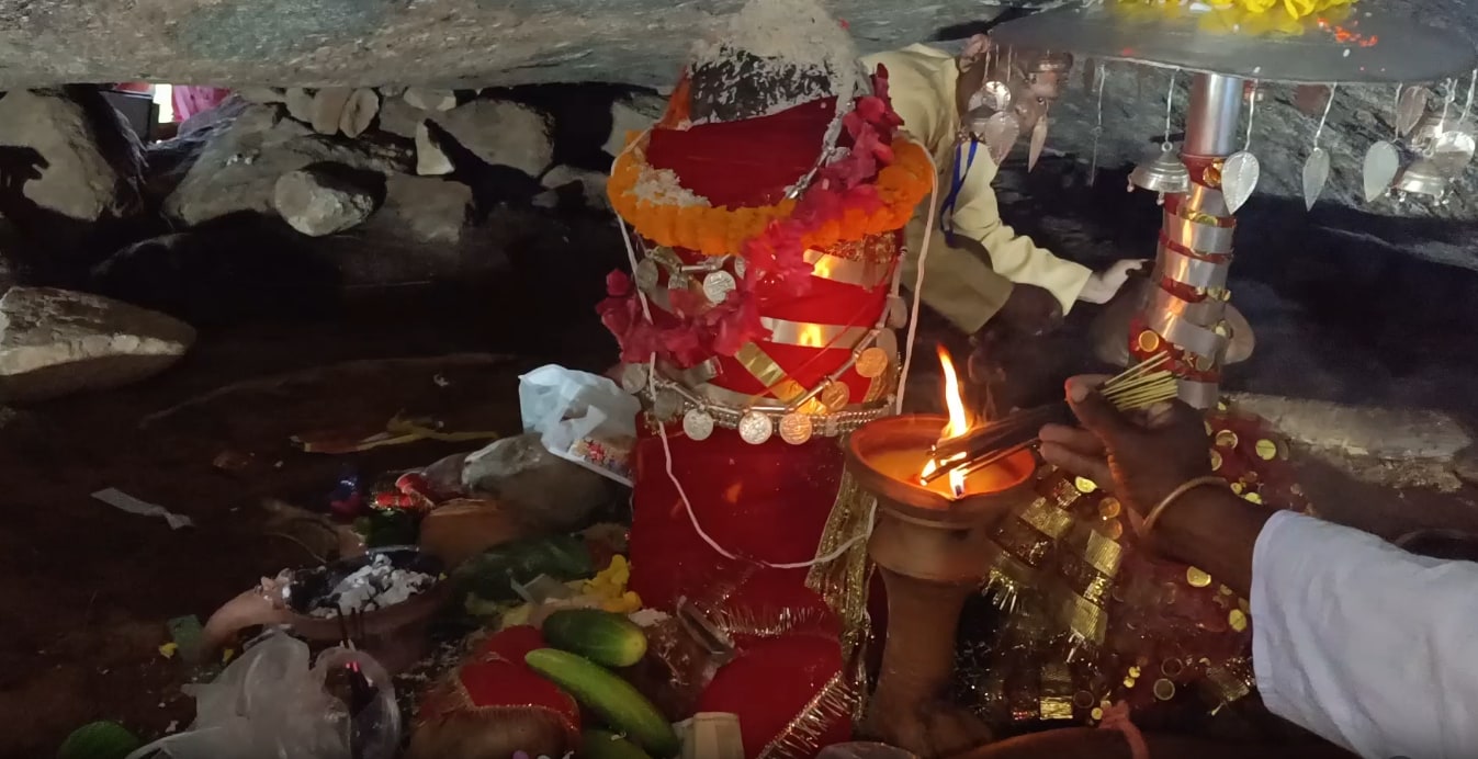  Narayanpur Lingeshwari Mata Cave : 45 साल बाद खुला लिंगेश्वरी माता की गुफा का पावन द्वार, हजारों श्रद्धालुओं की उमड़ी भीड़, क्षेत्र में भक्ति और पर्यटन का संचार
