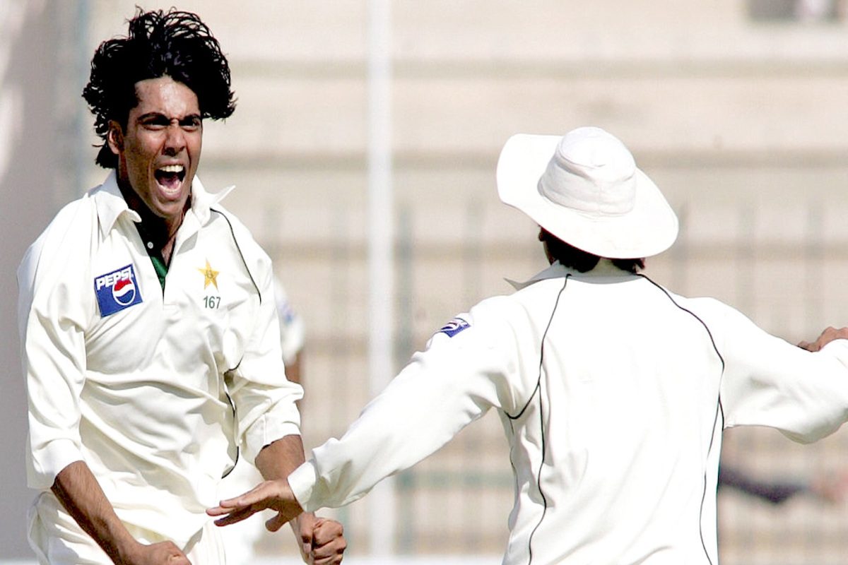 खालिस बॉलर पर बेहद 'महंगे',टेस्‍ट में 45+के औसत से विकेट, 3 ले चुके हैट्रिक