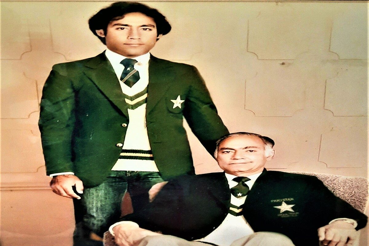 कछुए की गति से बैटिंग करते थे यह पिता-पुत्र, टेस्‍ट में बनाए दो खास रिकॉर्ड