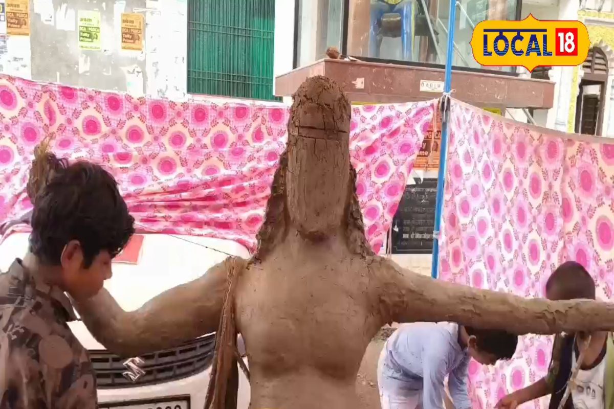 इस जगह सालों से चली आ रही अनोखी परंपरा, मिट्टी के रावण का किया जाता है वध