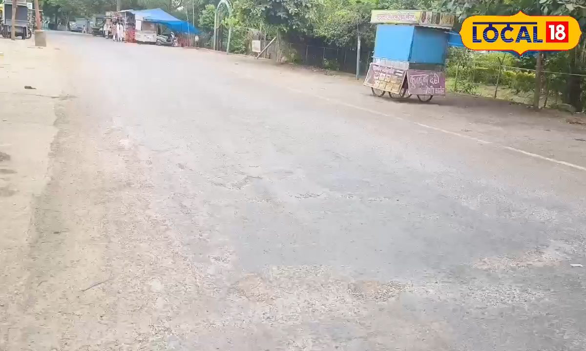 जर्जर सड़कों से परेशान शहरवासी, 10 करोड़ की स्वीकृति फिर भी प्रक्रिया अधर में