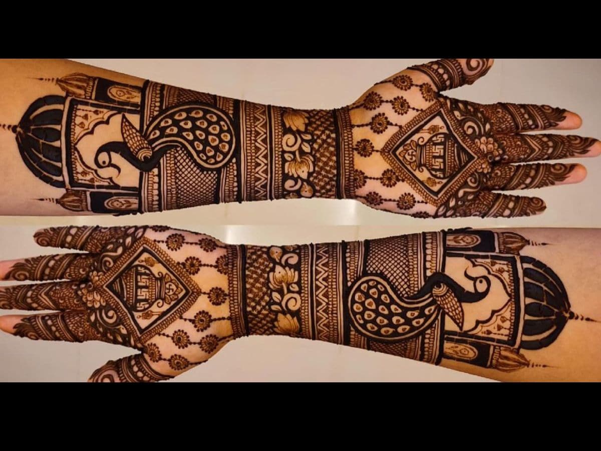 karwa chauth 2024 Mehndi Designs: बेहद ट्रेंडी हैं ये मेहंदी डिजाइंस, करवा  चौथ पर लगाएं, देखते ही हाथ चूम लेंगे पति - News18 हिंदी