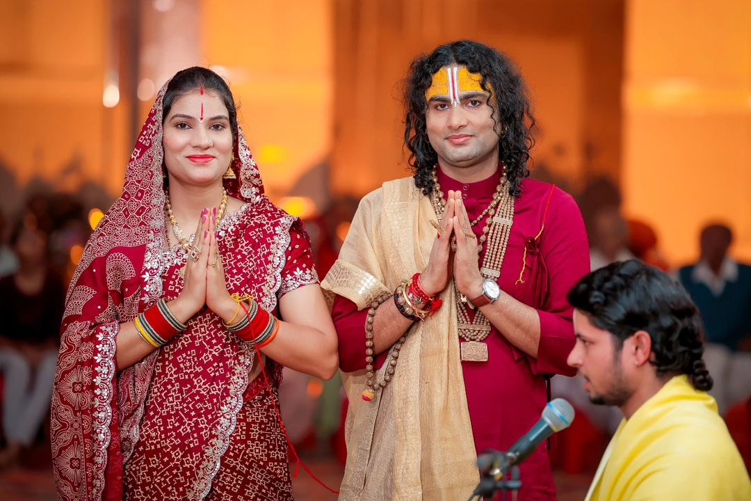 Aniruddhacharya Maharaj Wife Arti Tiwari