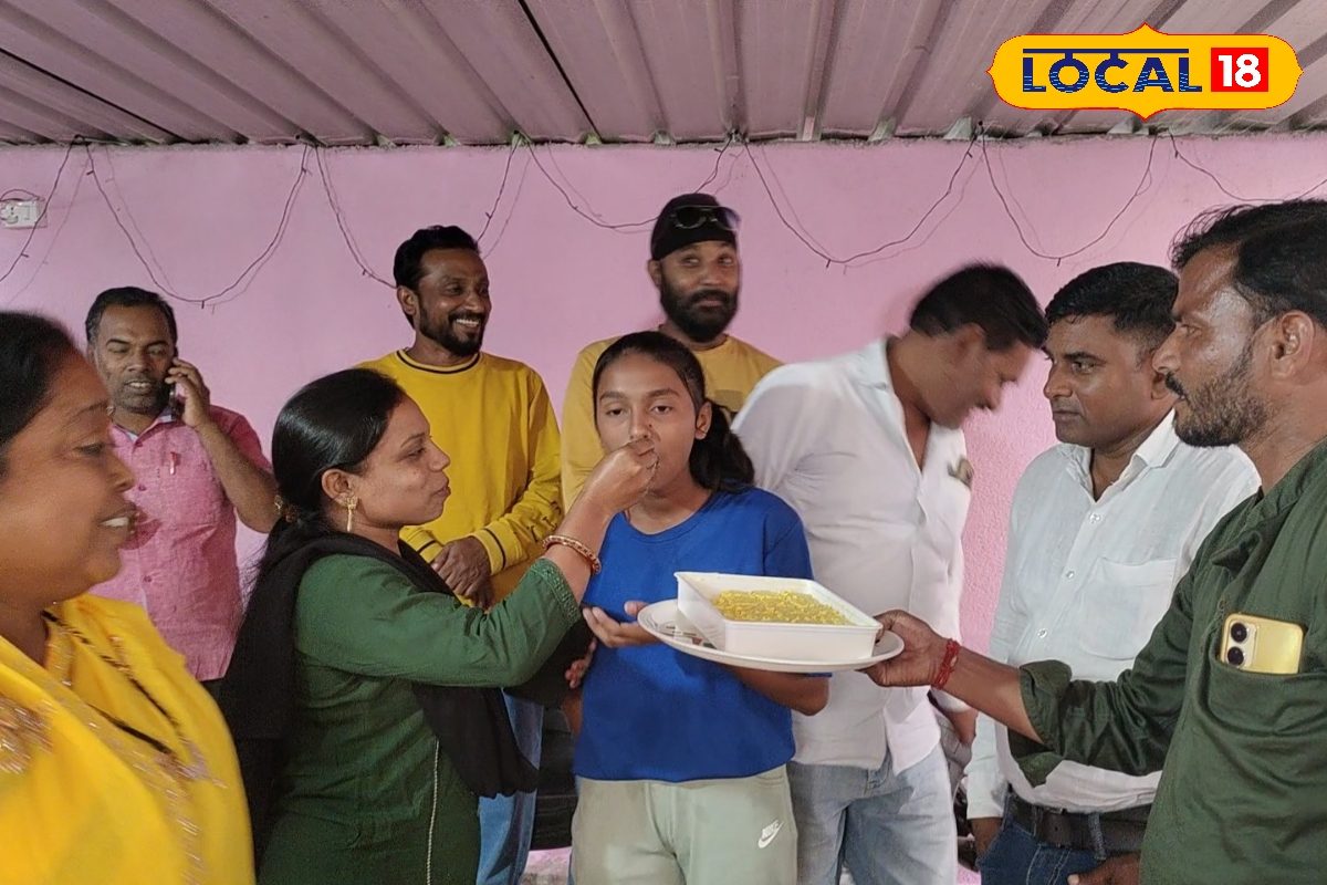 चाची ने डांटा.. भतीजी बनी क्रिकेटर, सृष्टि का झारखंड महिला क्रिकेट टीम में चयन