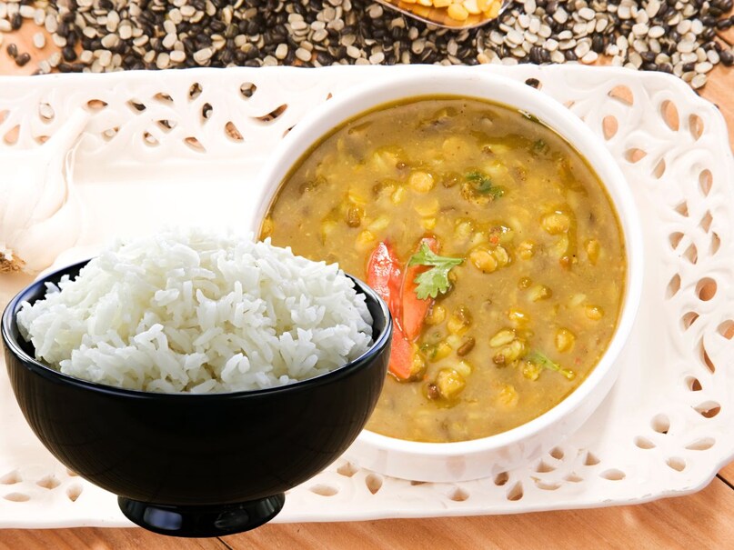 लौकी चने की दाल-भात: छठ पूजा का प्रारंभ नहाय खाय से होता है. पहले दिन लौकी, चने की दाल और चावल का महत्व है. व्रत रखने वाले को नहाय खाय के दिन भोजन में यही ग्रहण करना होता है. हर व्रती के लिए यही भोजन बनता है. (Canva) लौकी चने की दाल-भात: छठ पूजा का प्रारंभ नहाय खाय से होता है. पहले दिन लौकी, चने की दाल और चावल का महत्व है. व्रत रखने वाले को नहाय खाय के दिन भोजन में यही ग्रहण करना होता है. हर व्रती के लिए यही भोजन बनता है. (Canva)