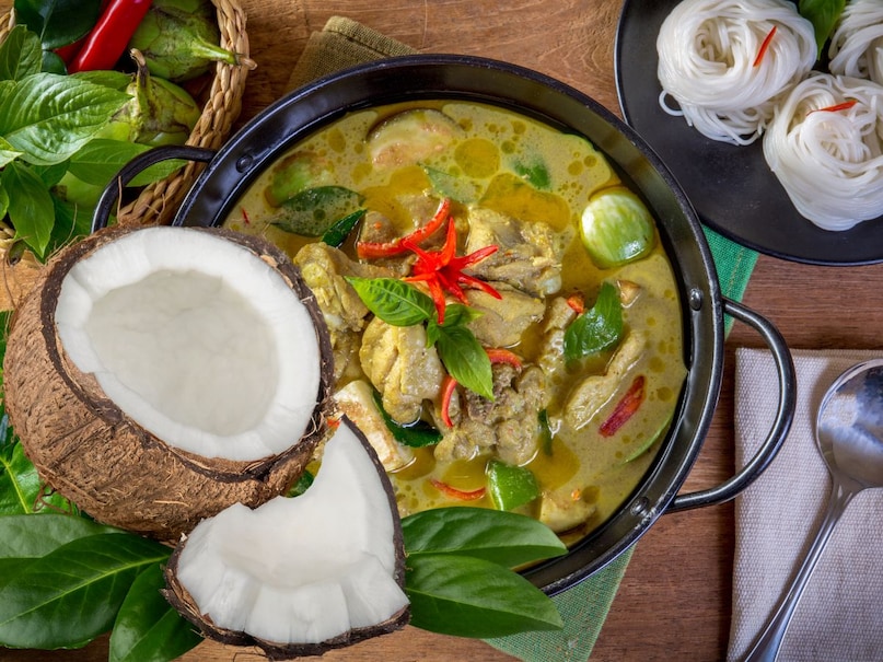 नारियल-सूप: वैसे तो छठ पूजा की कई सामग्री हैं, जिनका उपयोग होता है. लेकिन छठ पूजा में नारियल और सूप का होना अनिवार्य है. इसके बिना सूर्य देव को अर्घ्य नहीं दिया जा सकता है. सूर्य देव को जब अर्घ्य देते हैं तो सूप में ही नारियल और अन्य सामग्री रखकर जल से अर्घ्य देते हैं. (Canva) नारियल-सूप: वैसे तो छठ पूजा की कई सामग्री हैं, जिनका उपयोग होता है. लेकिन छठ पूजा में नारियल और सूप का होना अनिवार्य है. इसके बिना सूर्य देव को अर्घ्य नहीं दिया जा सकता है. सूर्य देव को जब अर्घ्य देते हैं तो सूप में ही नारियल और अन्य सामग्री रखकर जल से अर्घ्य देते हैं. (Canva)