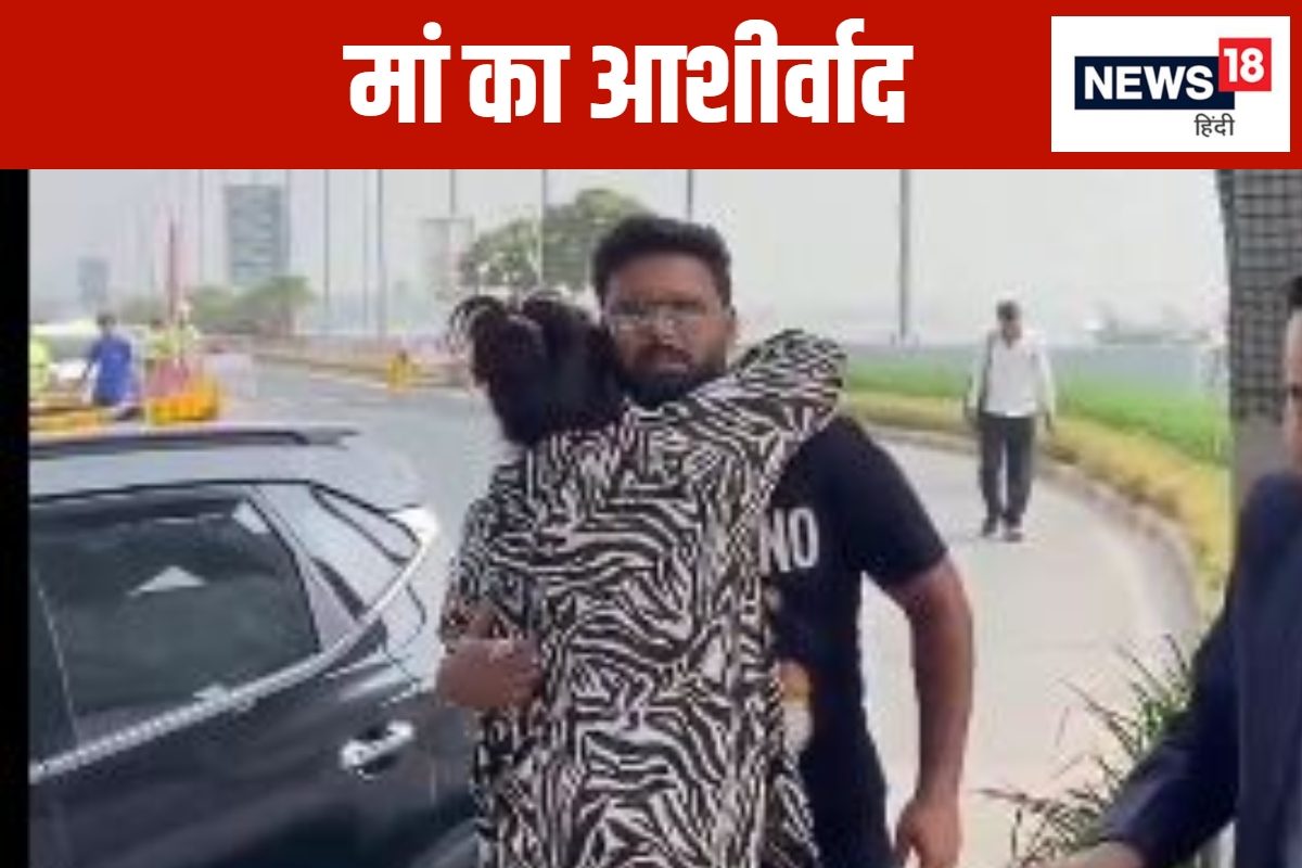 पैर छूकर लिया आशीर्वाद, गले लगाकर मां ने 'लाडले' को किया ऑस्ट्रेलिया रवाना