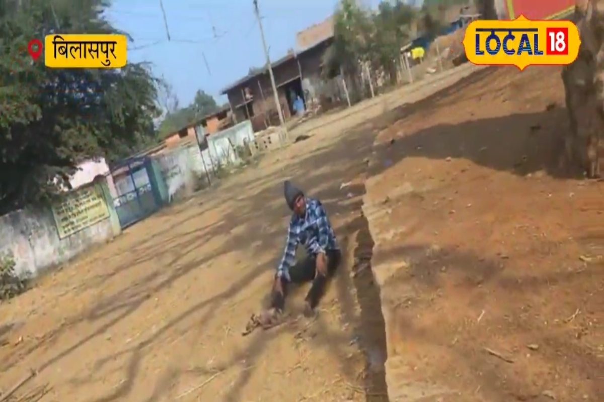 शराब पीकर स्कूल पहुंचा शिक्षक, गेट पर ही हुआ धड़ाम, करने लगा अजीब हरकतें