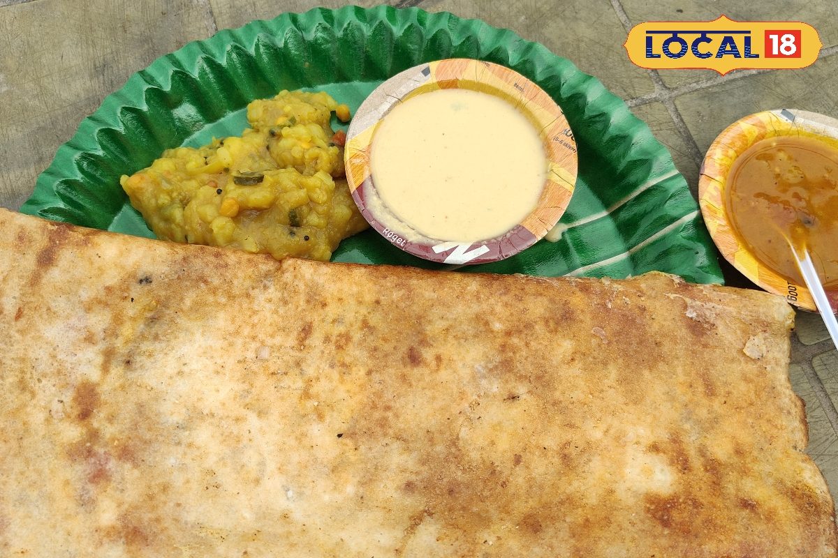 Egg Dosa: जमशेदपुर में छाया अंडा डोसा का जादू… उंगली चाटकर खाते हैं लोग, रेसिपी जान मुंह में आ जाएगा पानी