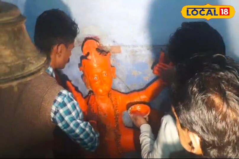 संभल में निकला शंकर भगवान का मंदिर। संभल में निकला शंकर भगवान का मंदिर।