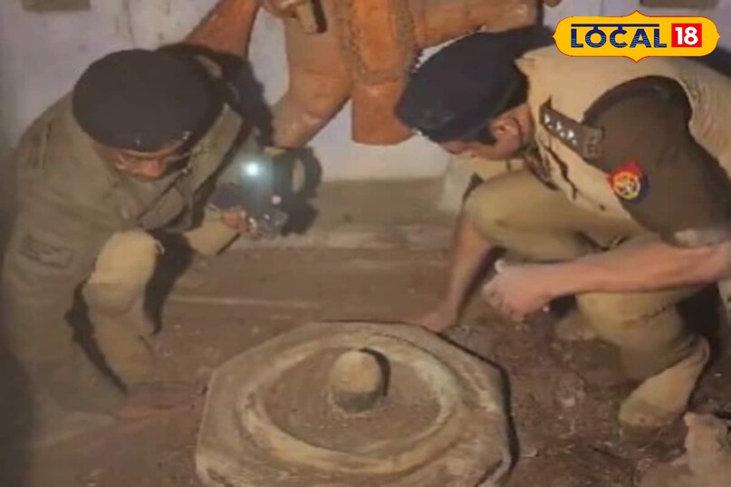 संभल में निकला शंकर भगवान का मंदिर। संभल में निकला शंकर भगवान का मंदिर।