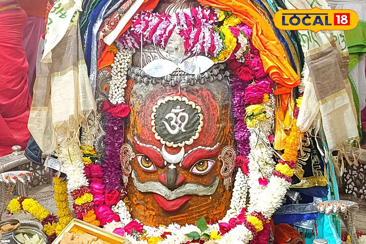 Ujjain Bhasm Aarti : ओम तिलक और रुद्राक्ष माला से सजे महादेव, करें दर्शन