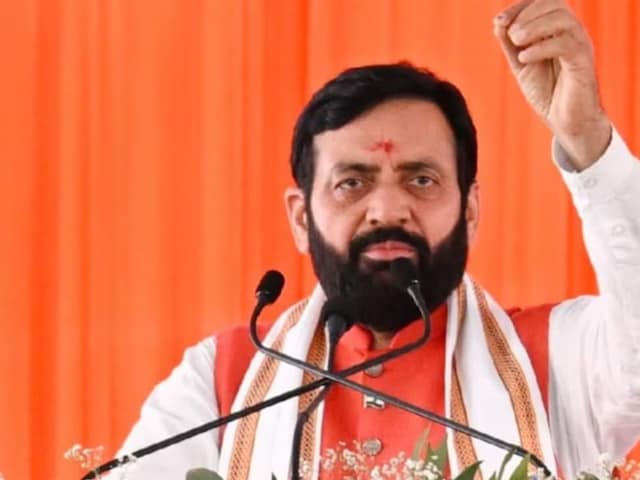 मुख्यमंत्री नायब सिंह सैनी की भ्रष्टाचार पर सख्त कार्रवाई, तहसीलदार निलंबित मुख्यमंत्री नायब सिंह सैनी की भ्रष्टाचार पर सख्त कार्रवाई, तहसीलदार निलंबित