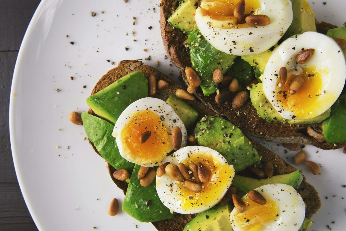 सुबह के नाश्ते के लिए सुपरफूड है Avocado toast, 5 मिनट में ऐसे करें तैयार