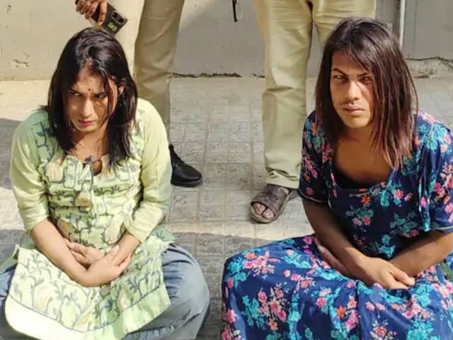 सुनसान सड़क पर दिखाती थी मोहक अदाएं, पुलिस ने पकड़ा, तलाशी लेते ही मची खलबली सुनसान सड़क पर दिखाती थी मोहक अदाएं, पुलिस ने पकड़ा, तलाशी लेते ही मची खलबली