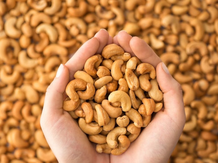 ये है काजू खाने का सही तरीका, होंगे ये 6 जबरदस्त लाभ, जानें 1 दिन में कितने cashew नट का करना चाहिए सेवन ये है काजू खाने का सही तरीका, होंगे ये 6 जबरदस्त लाभ, जानें 1 दिन में कितने cashew नट का करना चाहिए सेवन