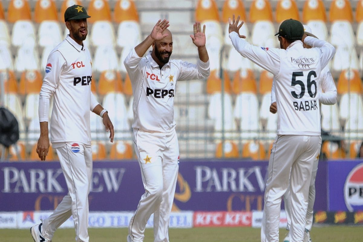 टीम सलेक्शन में उलझा था भारत, पाकिस्तानी गेंदबाजों ने मचाया कोहराम