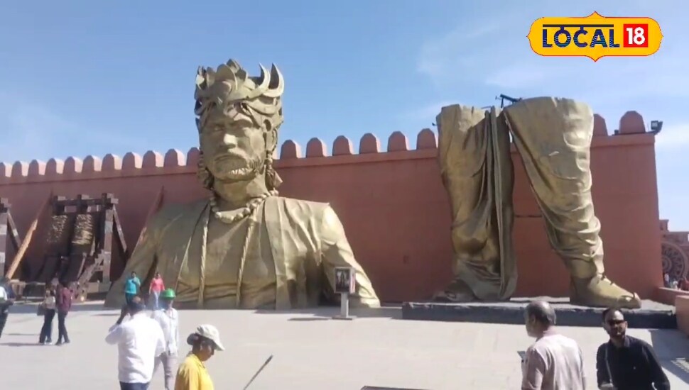 The set of Bahubali has become the main attraction center in Ramoji Film City, thousands of tourists come every day.