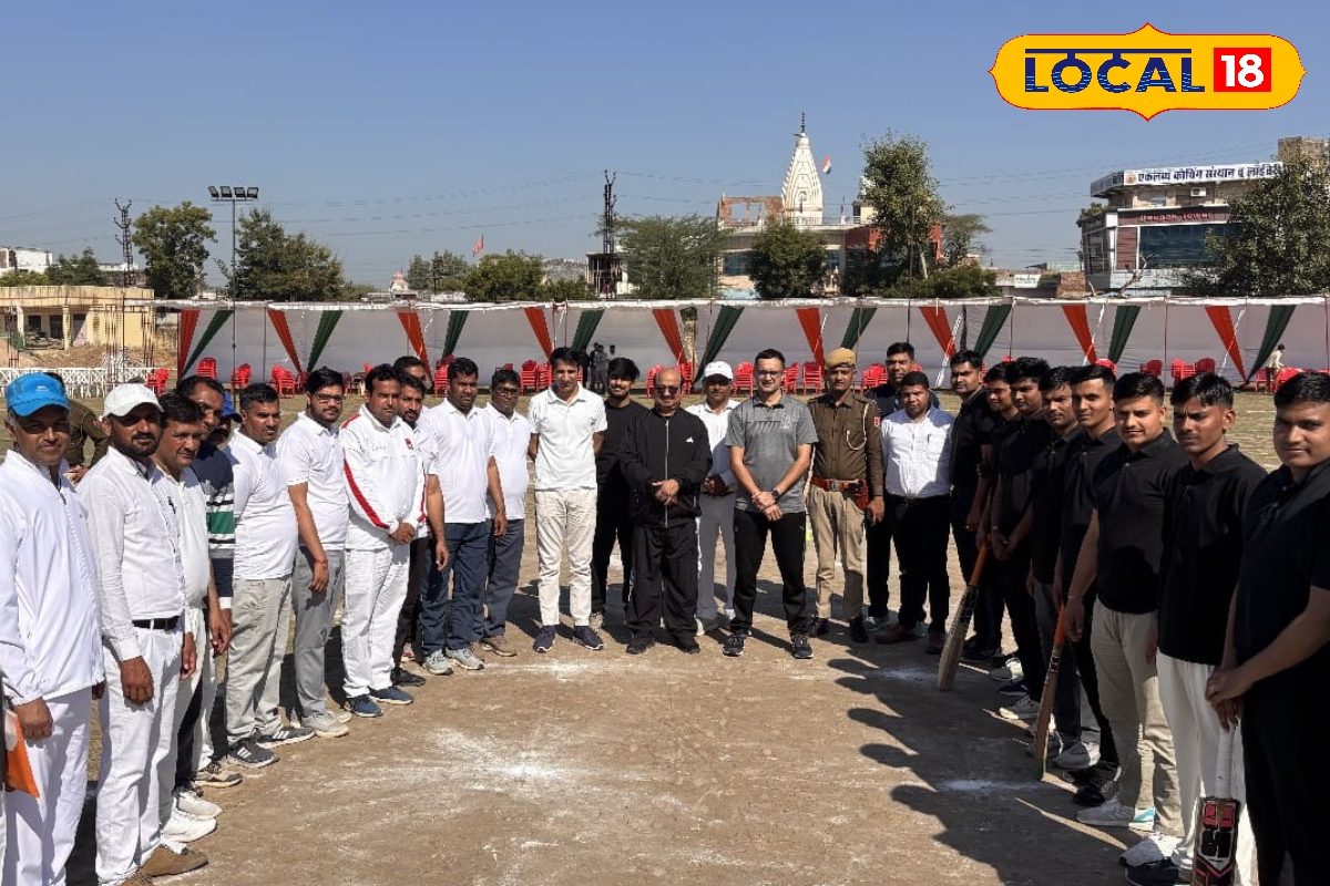 जिला प्रशासन और जिला पुलिस के बीच खेला गया क्रिकेट मैच, इस टीम ने मारी बाजी