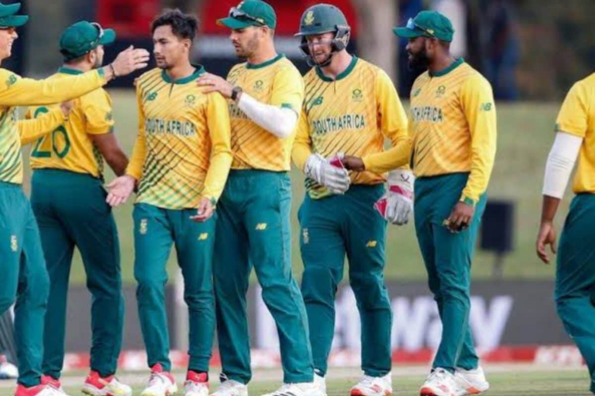 चैंपियंस ट्रॉफी से पहले इस टीम के 9 पेसर हो गए चोटिल, कैसे हो बेड़ा पार