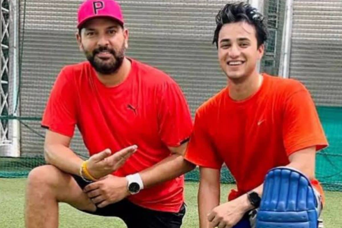 अभिषेक शर्मा की बेहतरीन बल्लेबाजी के मुरीद हुए युवराज सिंह