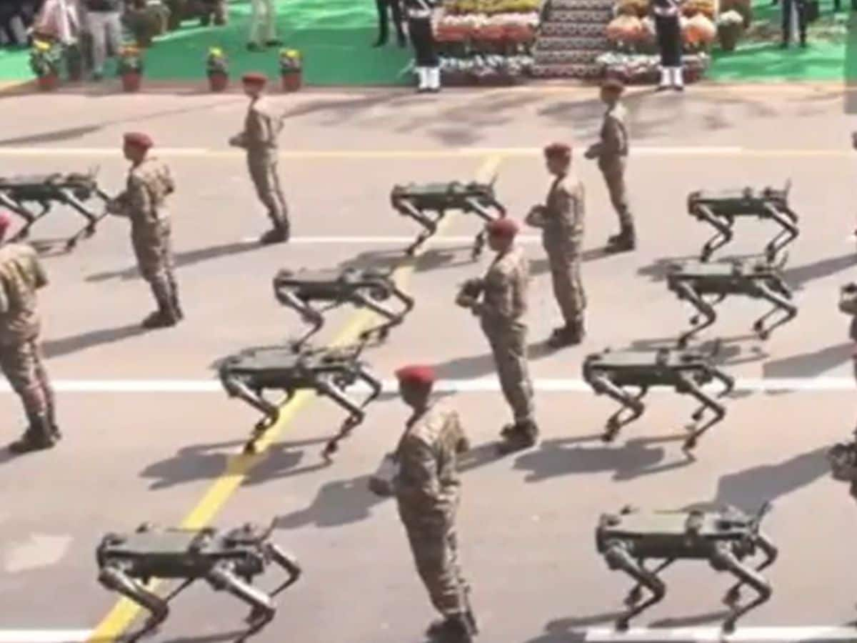 Robotic Dogs, रोबोटिक कुत्ते, Indian Army, भारतीय सेना, Military Parade, सैन्य परेड, MULE, म्यूल,