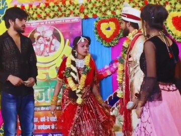 मंडप में आया दोस्त, दूल्हे के कान में फुसफुसाई ऐसी बात, तुरंत टूट गई शादी! मंडप में आया दोस्त, दूल्हे के कान में फुसफुसाई ऐसी बात, तुरंत टूट गई शादी!