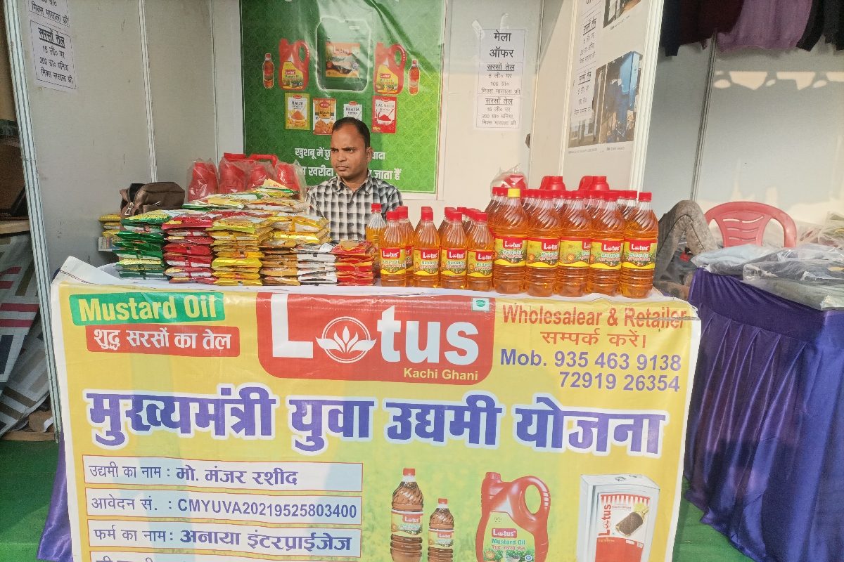 नौकरी के लिए भटका, फिर शुरू किया सरसों के तेल का बिजनेस, अब कमाता है इतना !