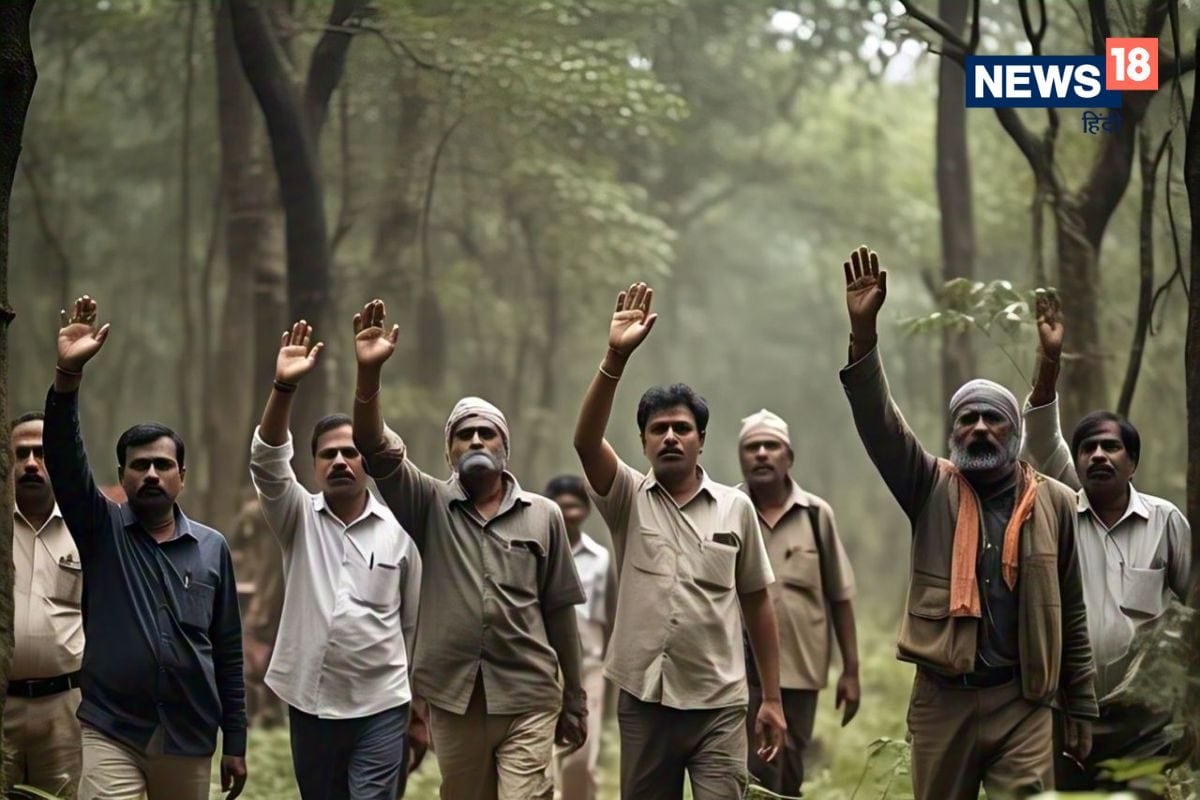 कंधे पर बंदूक टांगे पुलिस के सामने पहुंचे 7 लोग, जब बताया नाम, उड़े होश