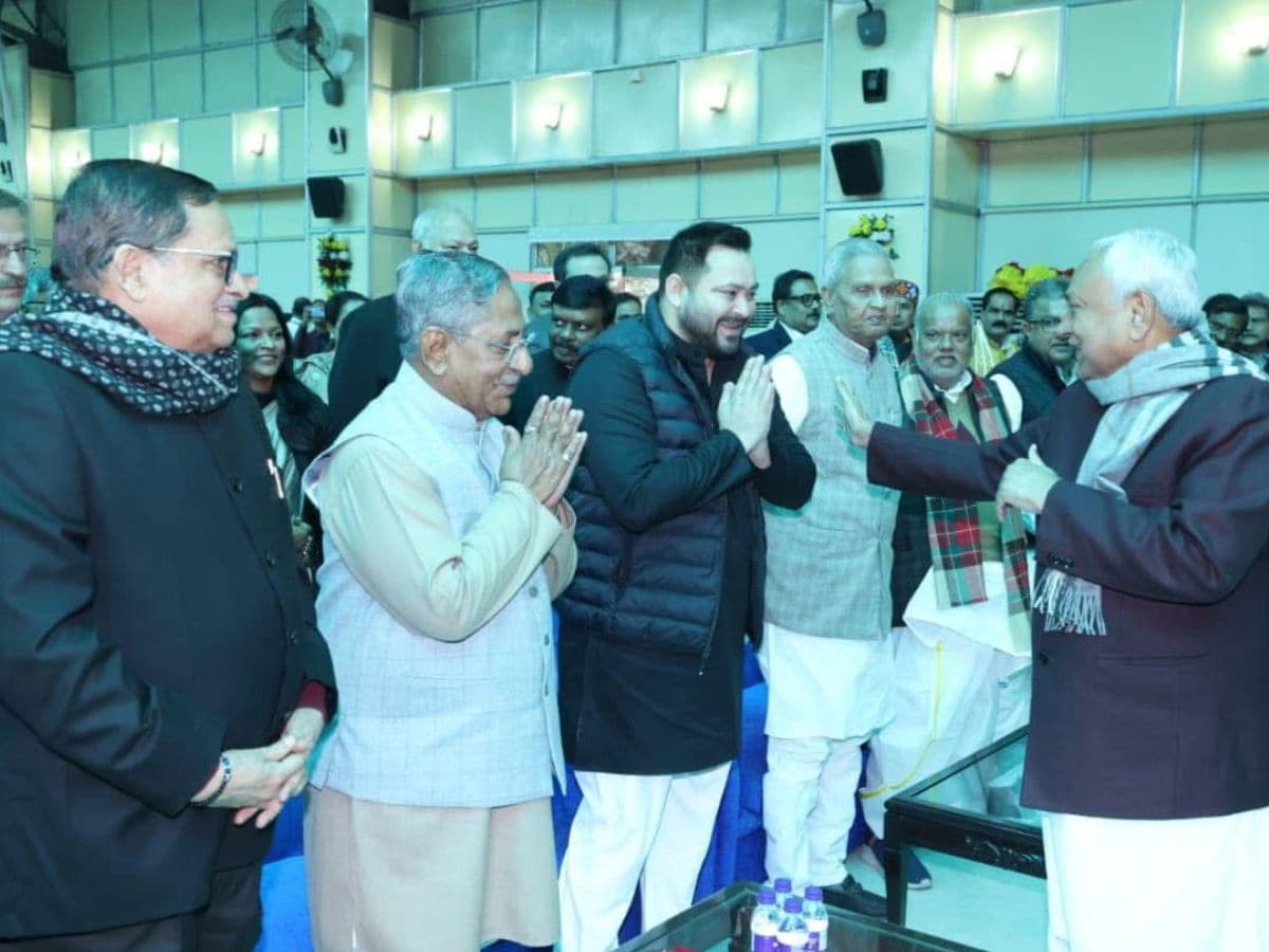 nitish kumar , tejashwi yadav , nitish tejashwi photo , nitish kumar hands put tejashwi yadav hands