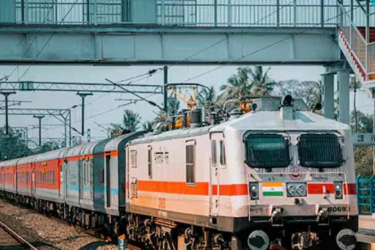 इस IRCTC वेबसाइट से टिकट मत बुक करना टिकट दिखेगा तो असली पर असल में है फर्जी!