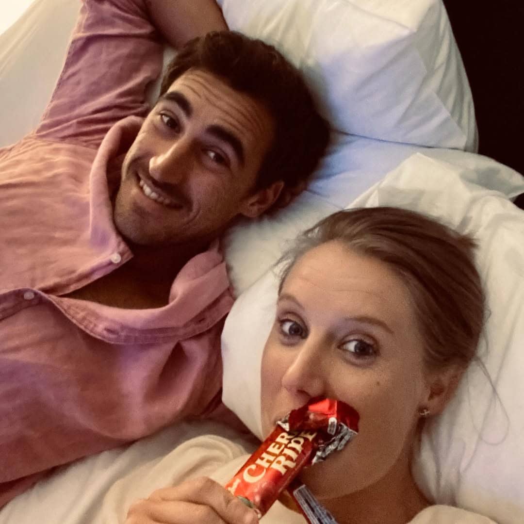 एलिसा हीली पति मिचेल स्टार्क के साथ. 