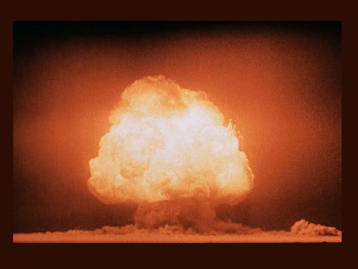 Time Traveler, टाइम ट्रैवलर, Time Travel Stories, टाइम ट्रैवल कहानियां, John Titor, जॉन टिटोर, Future Predictions, भविष्यवाणियां, weird news, bizarre news, shocking news, world, अजब गजब, अजीबोगरीब खबर, जरा हटके, 