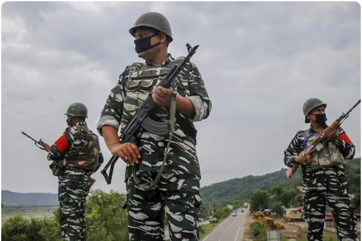 CRPF जवान ने की ओपन फायरिंग 2 साथियों की हत्या करने के बाद खुद भी दी जान