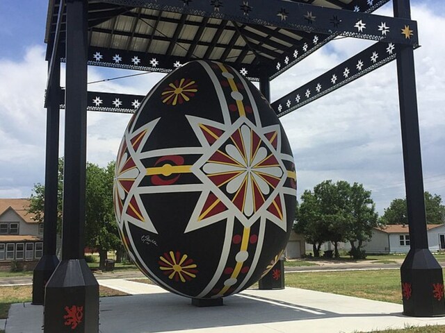 दुनिया का ‘सबसे बड़ा अंडा’ है ये, हजारों मील दूर की संस्कृति का है प्रतीक